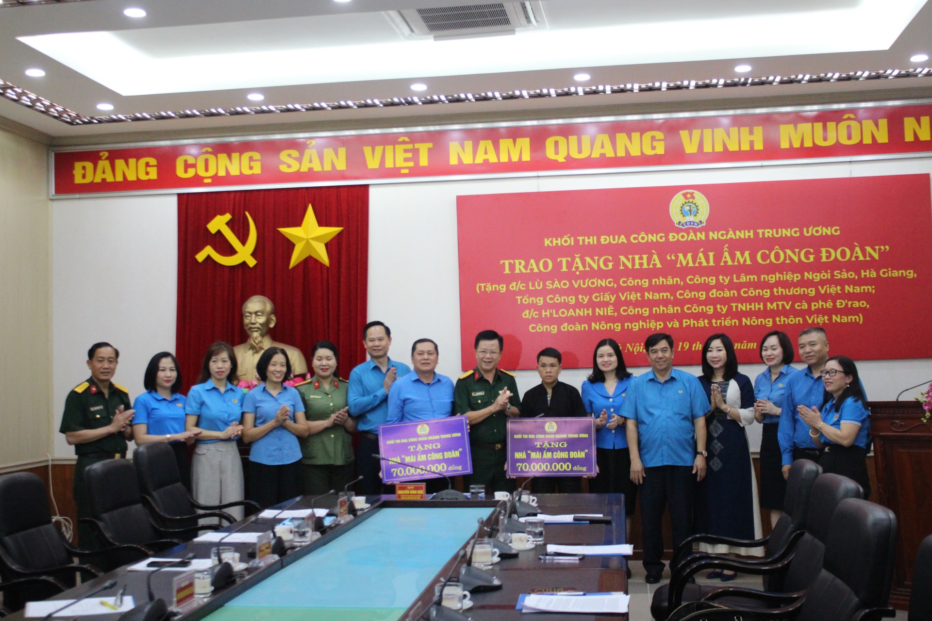 “Ngày đặc biệt” của 2 đoàn viên người dân tộc được hỗ trợ “Mái ấm công đoàn” “Ngày đặc biệt” của 2 đoàn viên người dân tộc được hỗ trợ “Mái ấm công đoàn”