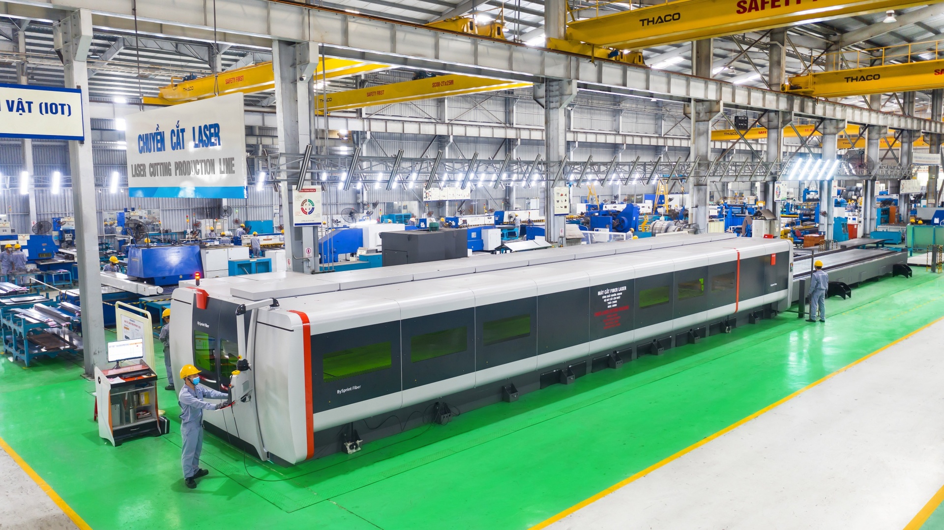 02. Máy cắt Fiber laser với tốc độ cắt nhanh, có thể gia công phôi dày đến 25mm 02. Máy cắt Fiber laser với tốc độ cắt nhanh, có thể gia công phôi dày đến 25mm