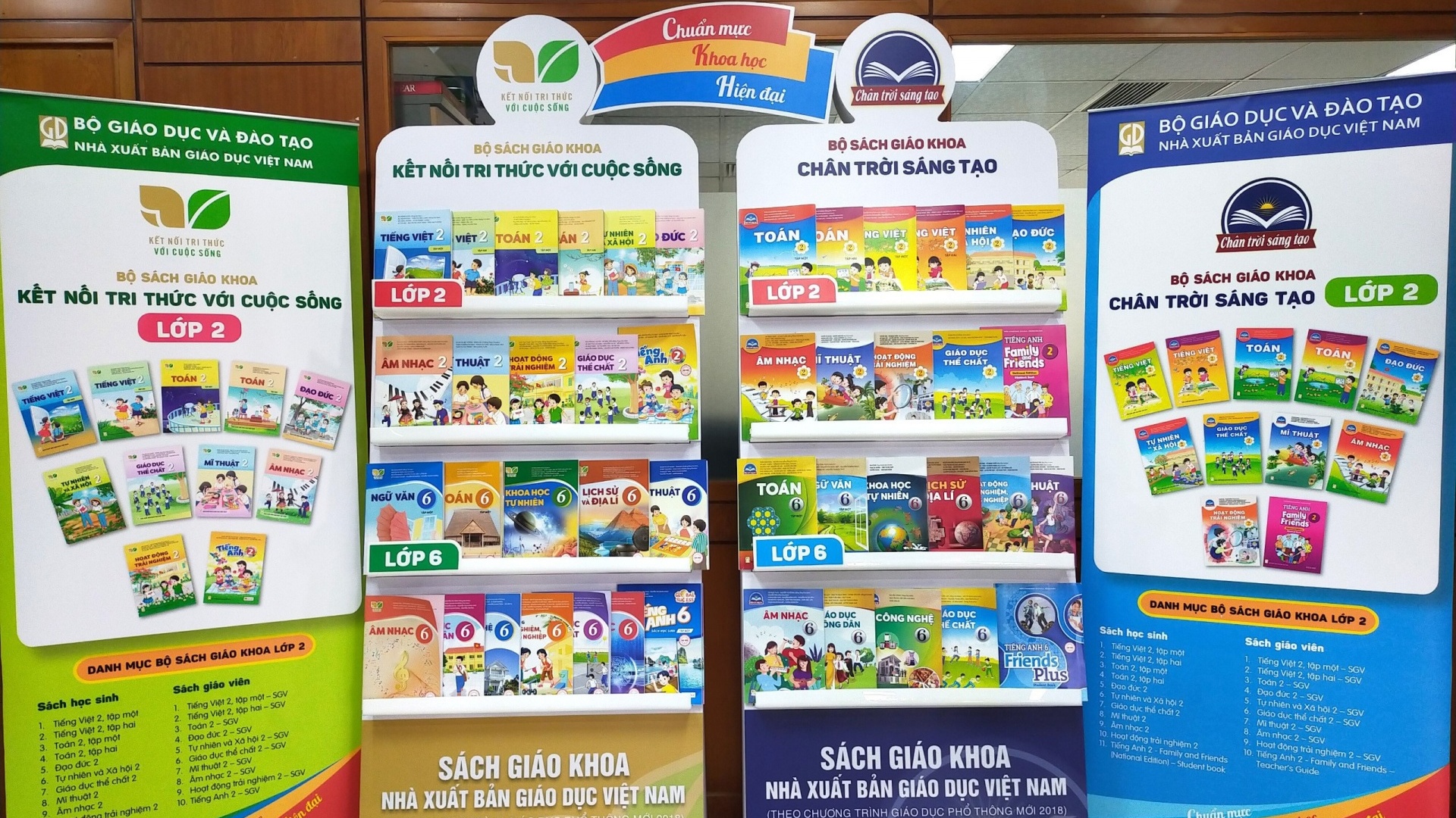 Sách giáo khoa vẫn nóng hổi câu chuyện mọi nhà