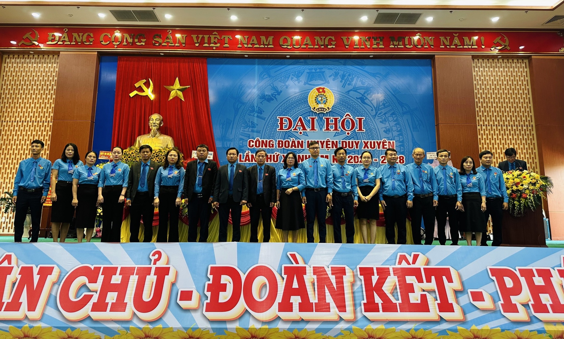 Một Công đoàn cấp huyện được Chủ tịch nước tặng thưởng Huân chương Lao động hạng Ba Một Công đoàn cấp huyện được Chủ tịch nước tặng thưởng Huân chương Lao động hạng Ba