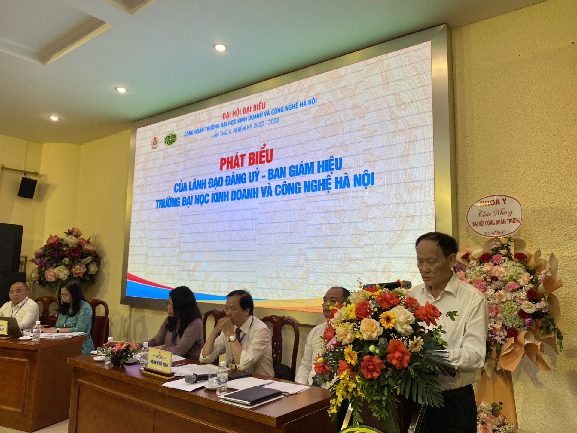 Hoạt động Công đoàn không tách rời các hoạt động chuyên môn