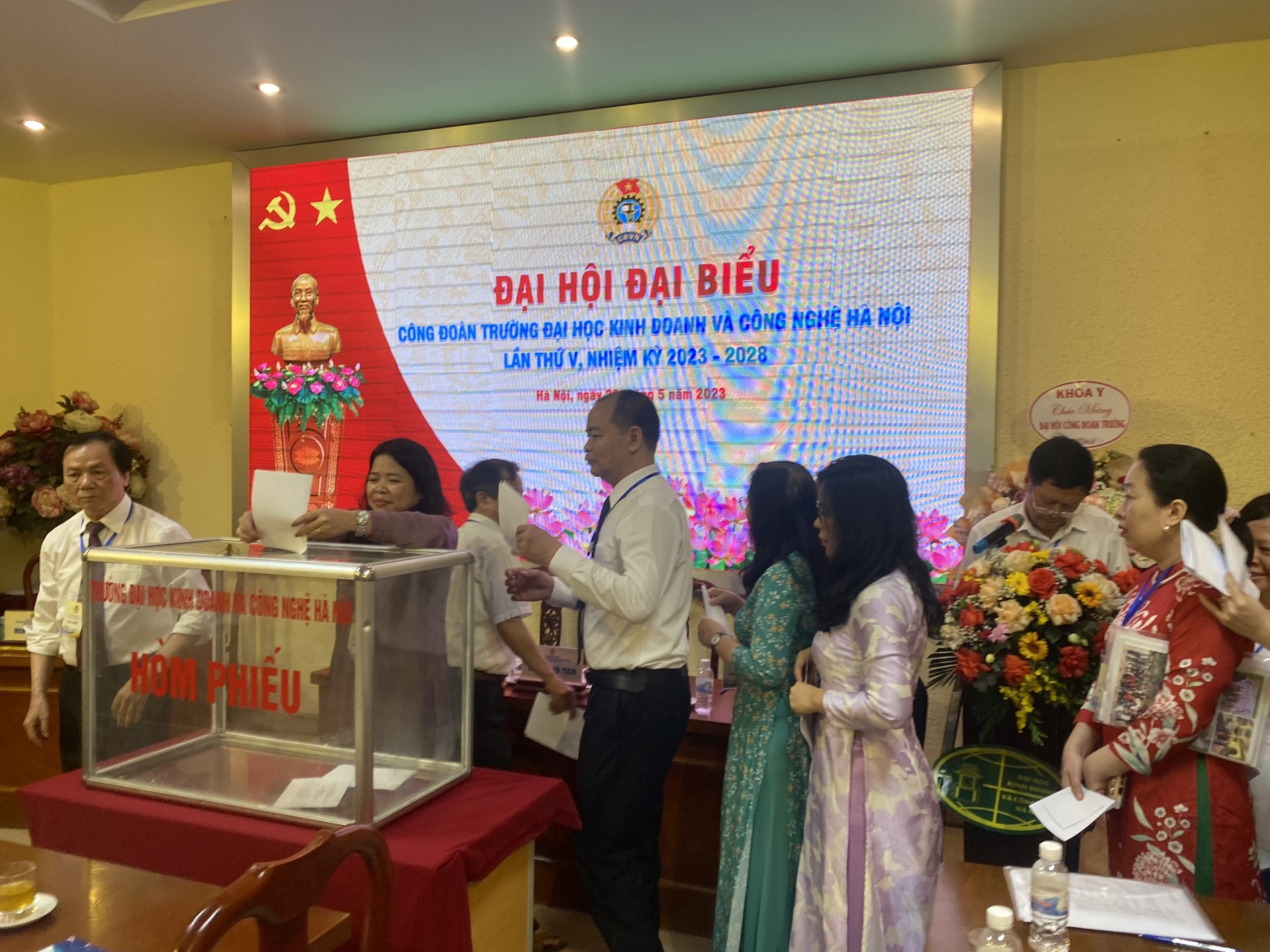 Hoạt động Công đoàn không tách rời các hoạt động chuyên môn