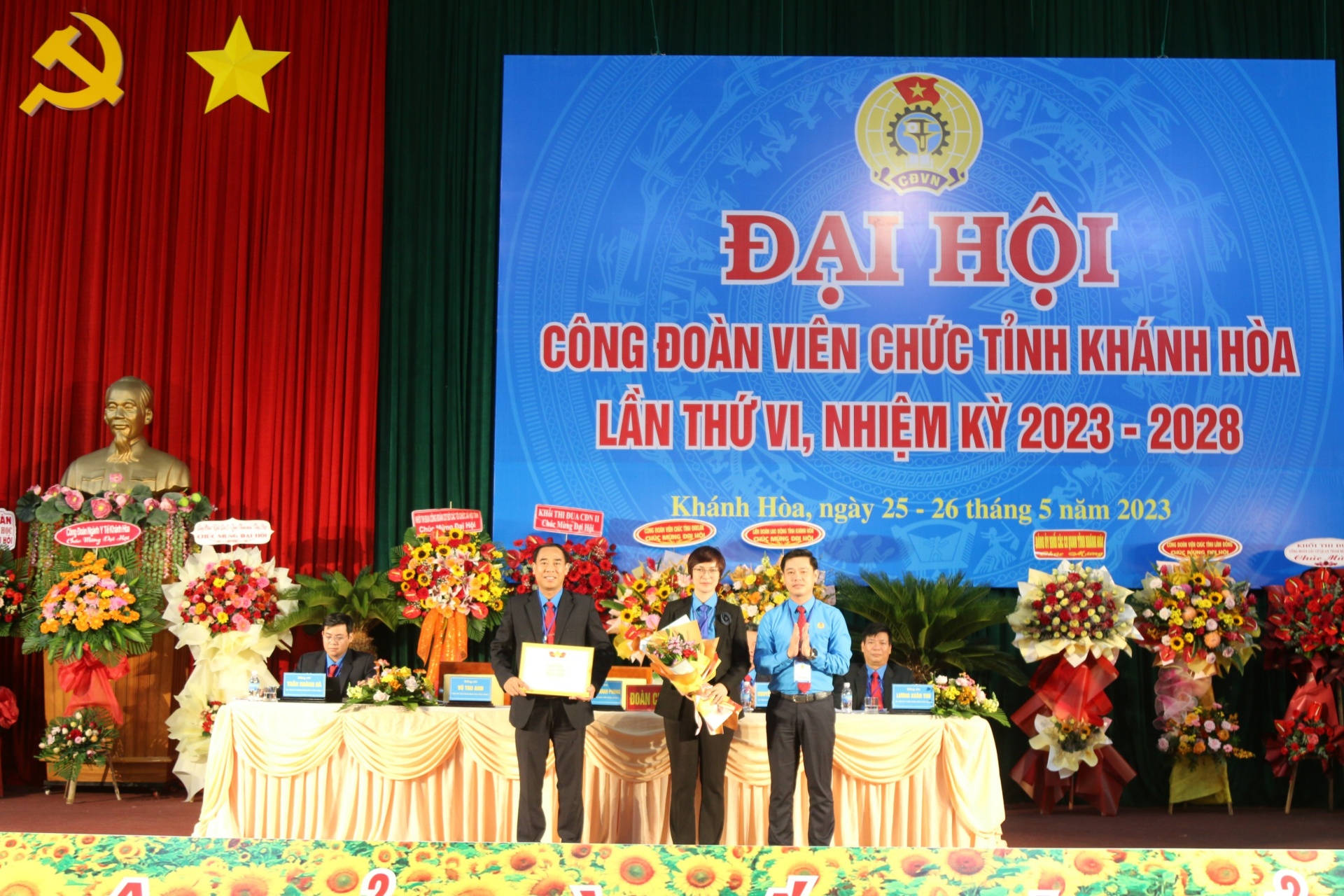 Công đoàn Viên chức tỉnh Khánh Hòa phấn đấu 100% CĐCS xếp loại hoàn thành tốt nhiệm vụ Công đoàn Viên chức tỉnh Khánh Hòa phấn đấu 100% CĐCS xếp loại hoàn thành tốt nhiệm vụ