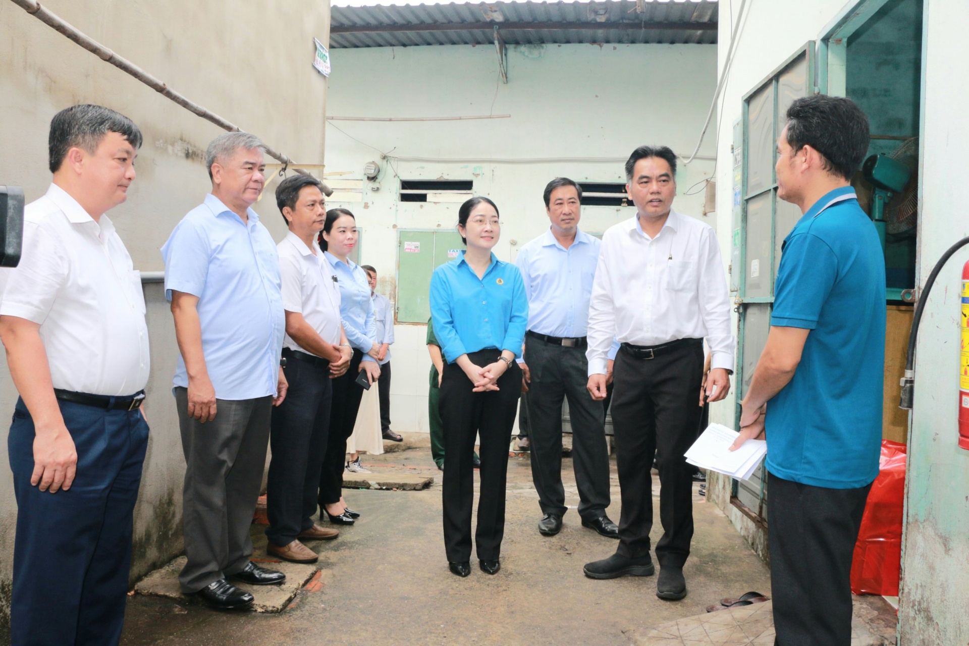 Bình Dương: Ấm áp nghĩa tình khi chính quyền, Công đoàn thăm hỏi, tặng quà NLĐ