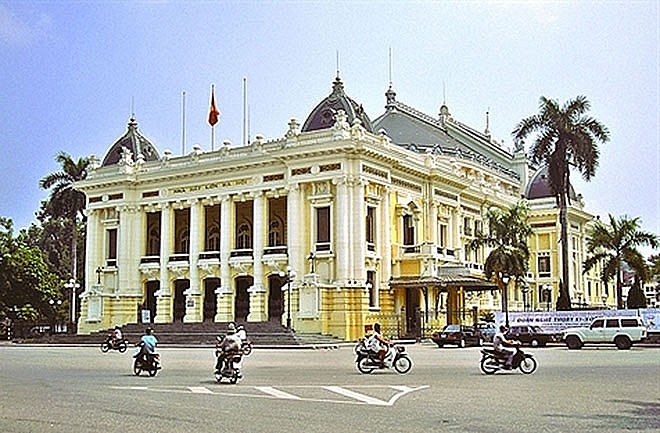 Xin đừng “hạ bệ” Nhà hát Lớn!