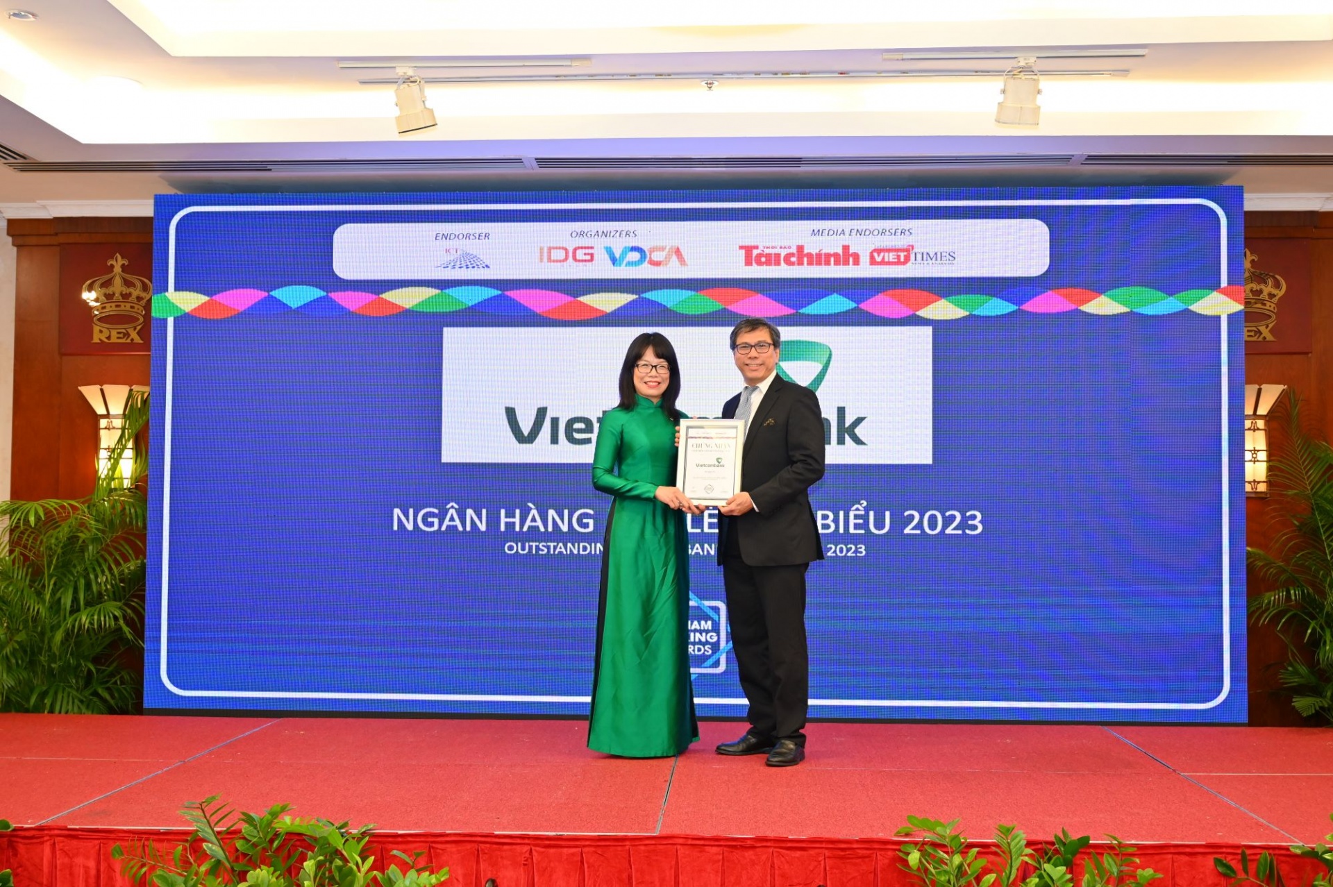 Vietcombank đạt 3 giải thưởng quan trọng tại diễn đàn Ngân hàng bán lẻ Việt Nam 2023 Vietcombank đạt 3 giải thưởng quan trọng tại diễn đàn Ngân hàng bán lẻ Việt Nam 2023
