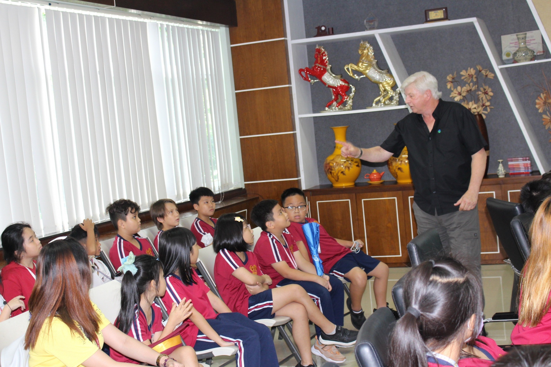 Học sinh trường quốc tế ngạc nhiên lẫn thích thú khi tham quan VWS Học sinh trường quốc tế ngạc nhiên lẫn thích thú khi tham quan VWS