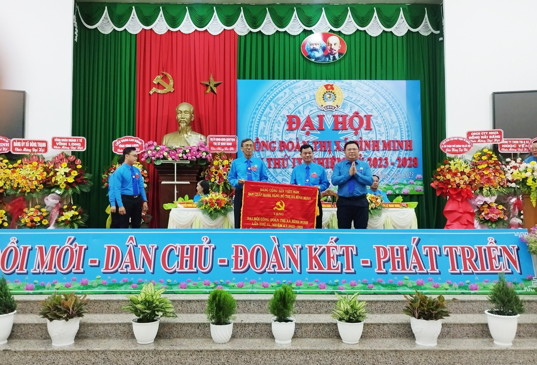 Đại hội điểm công đoàn cấp huyện đầu tiên ở Vĩnh Long Đại hội điểm công đoàn cấp huyện đầu tiên ở Vĩnh Long