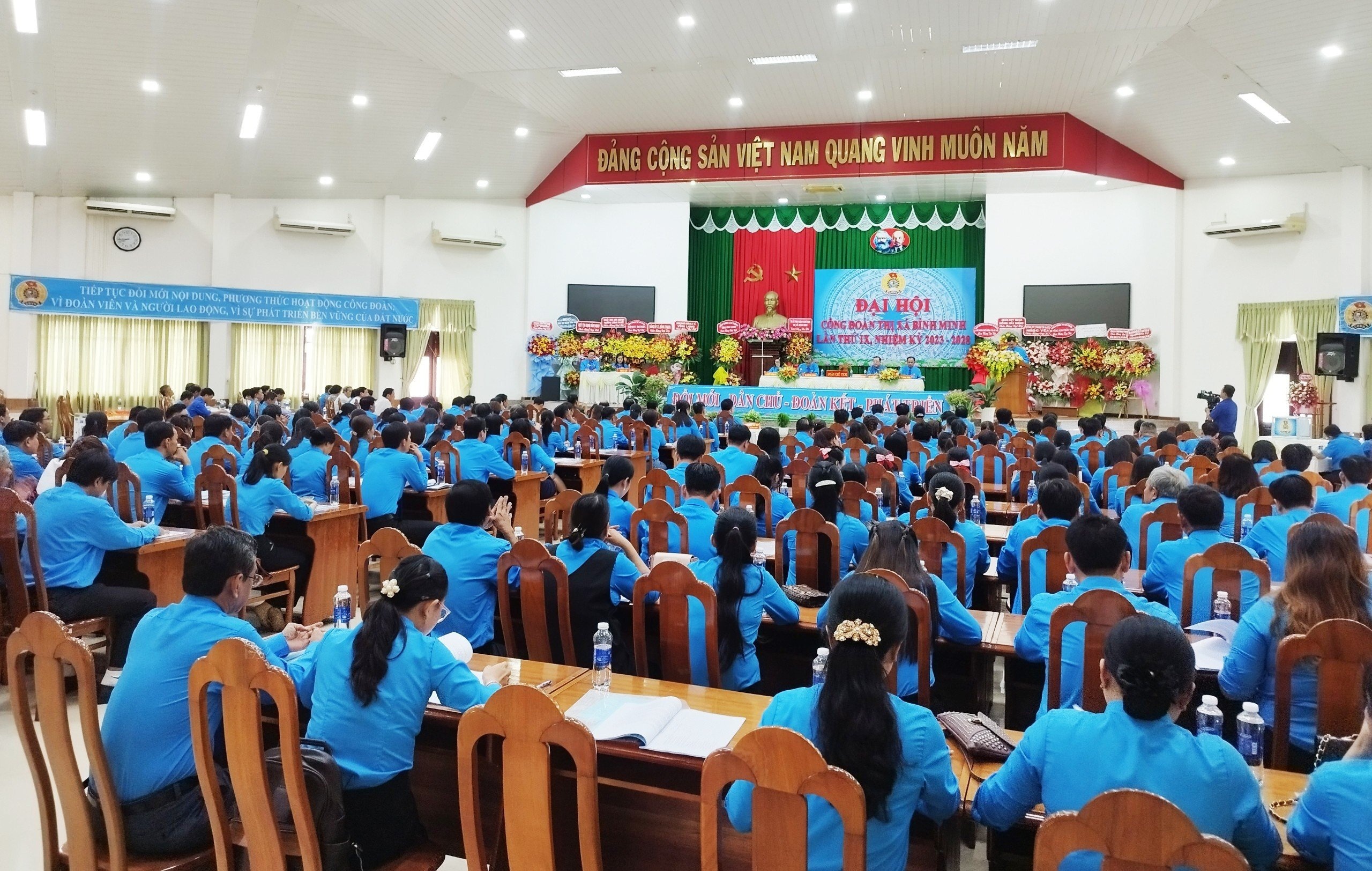 Đại hội điểm công đoàn cấp huyện đầu tiên ở Vĩnh Long Đại hội điểm công đoàn cấp huyện đầu tiên ở Vĩnh Long