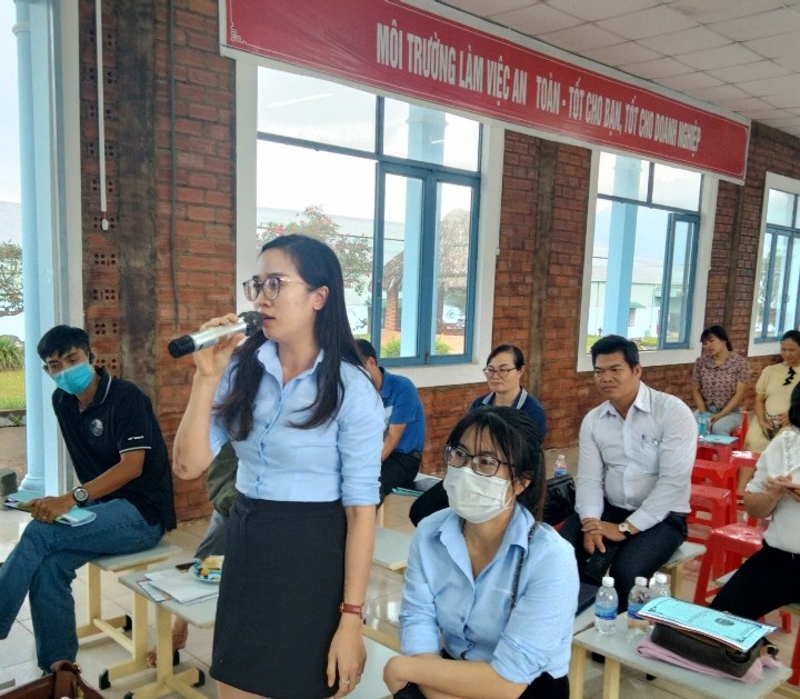 Đối thoại chính sách với doanh nghiệp và cán bộ công đoàn ở Lâm Đồng Đối thoại chính sách với doanh nghiệp và cán bộ công đoàn ở Lâm Đồng