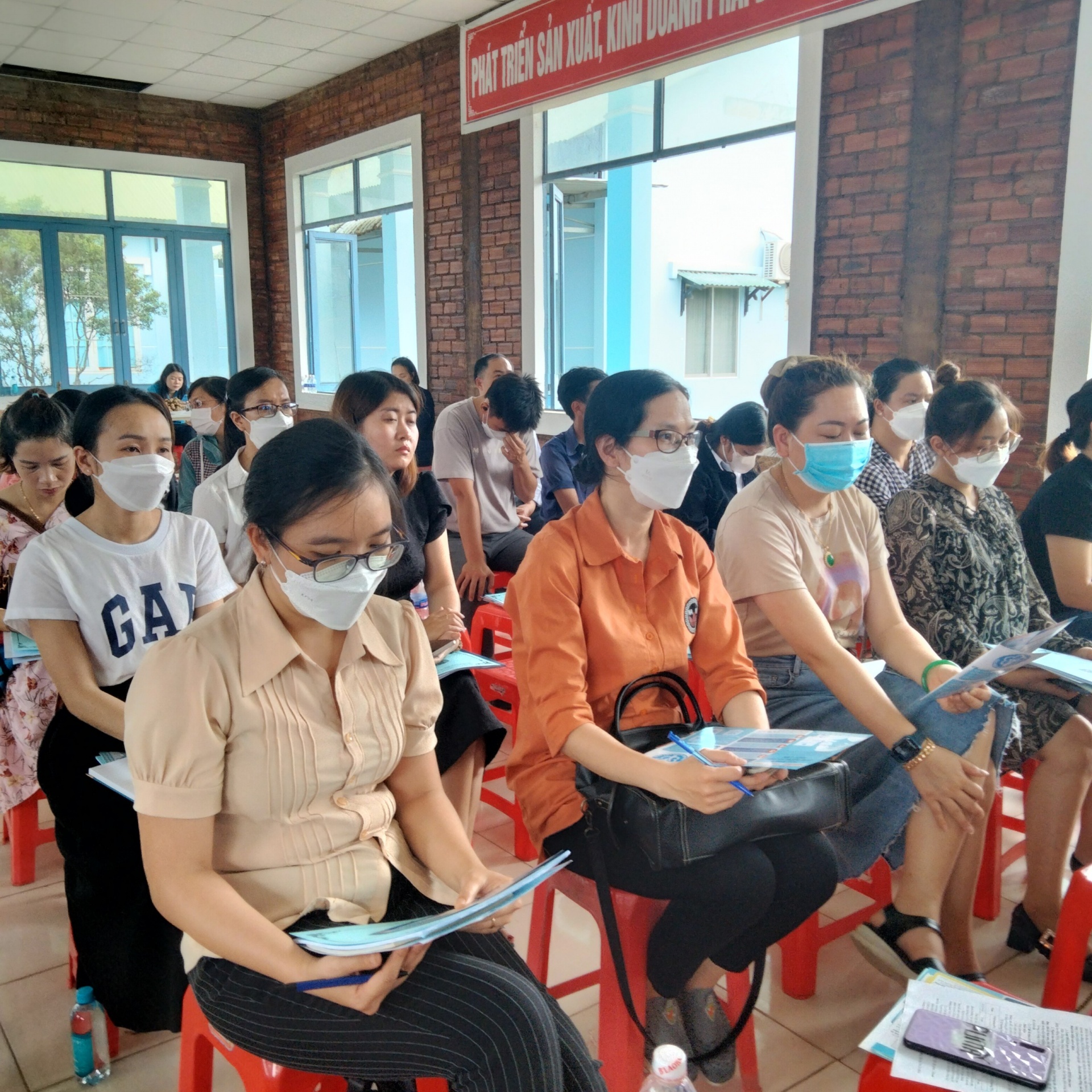 Đối thoại chính sách với doanh nghiệp và cán bộ công đoàn ở Lâm Đồng Đối thoại chính sách với doanh nghiệp và cán bộ công đoàn ở Lâm Đồng