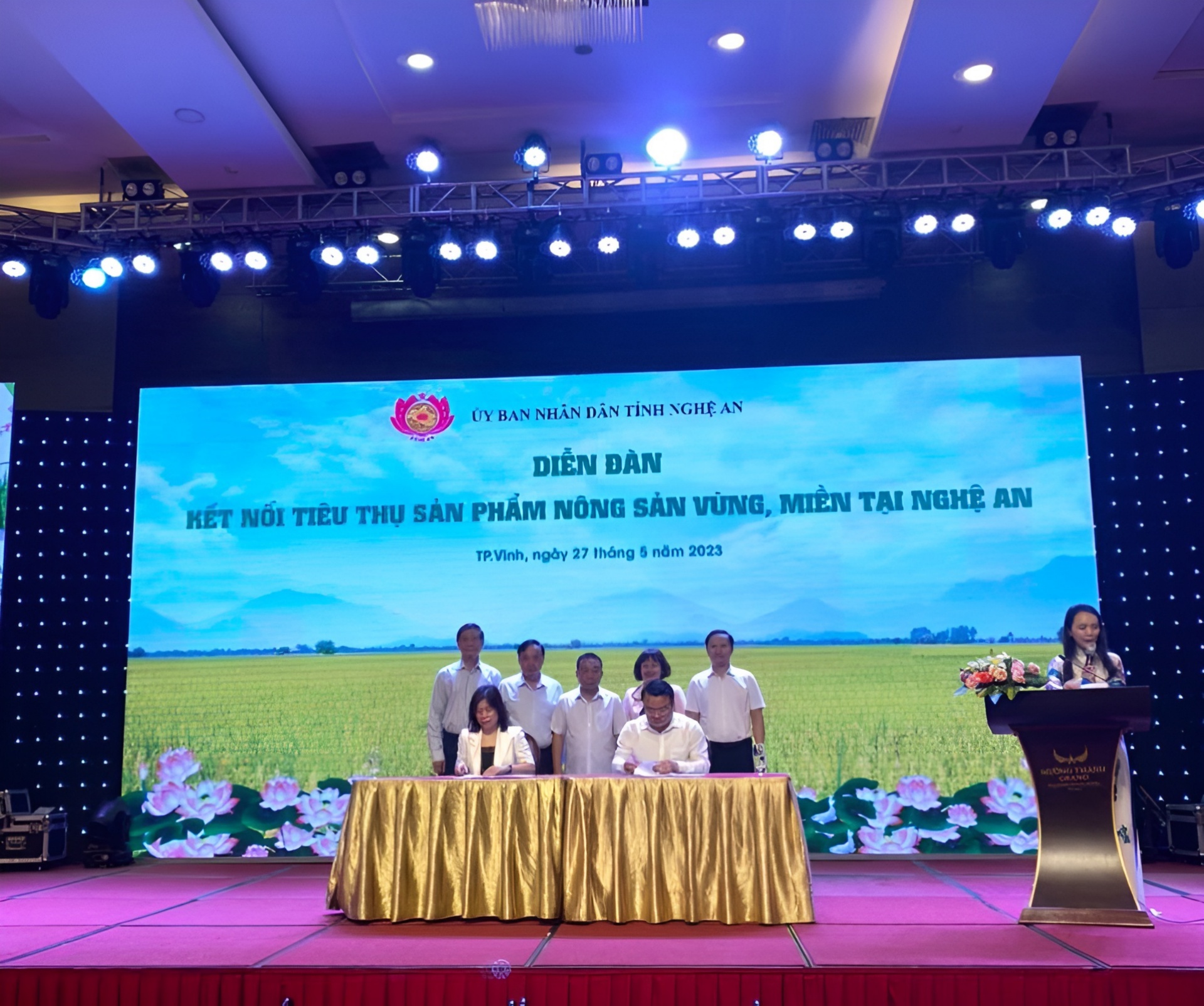 WinMart thúc đẩy phát triển chuỗi giá trị nông sản chất lượng cao tỉnh Nghệ An WinMart thúc đẩy phát triển chuỗi giá trị nông sản chất lượng cao tỉnh Nghệ An