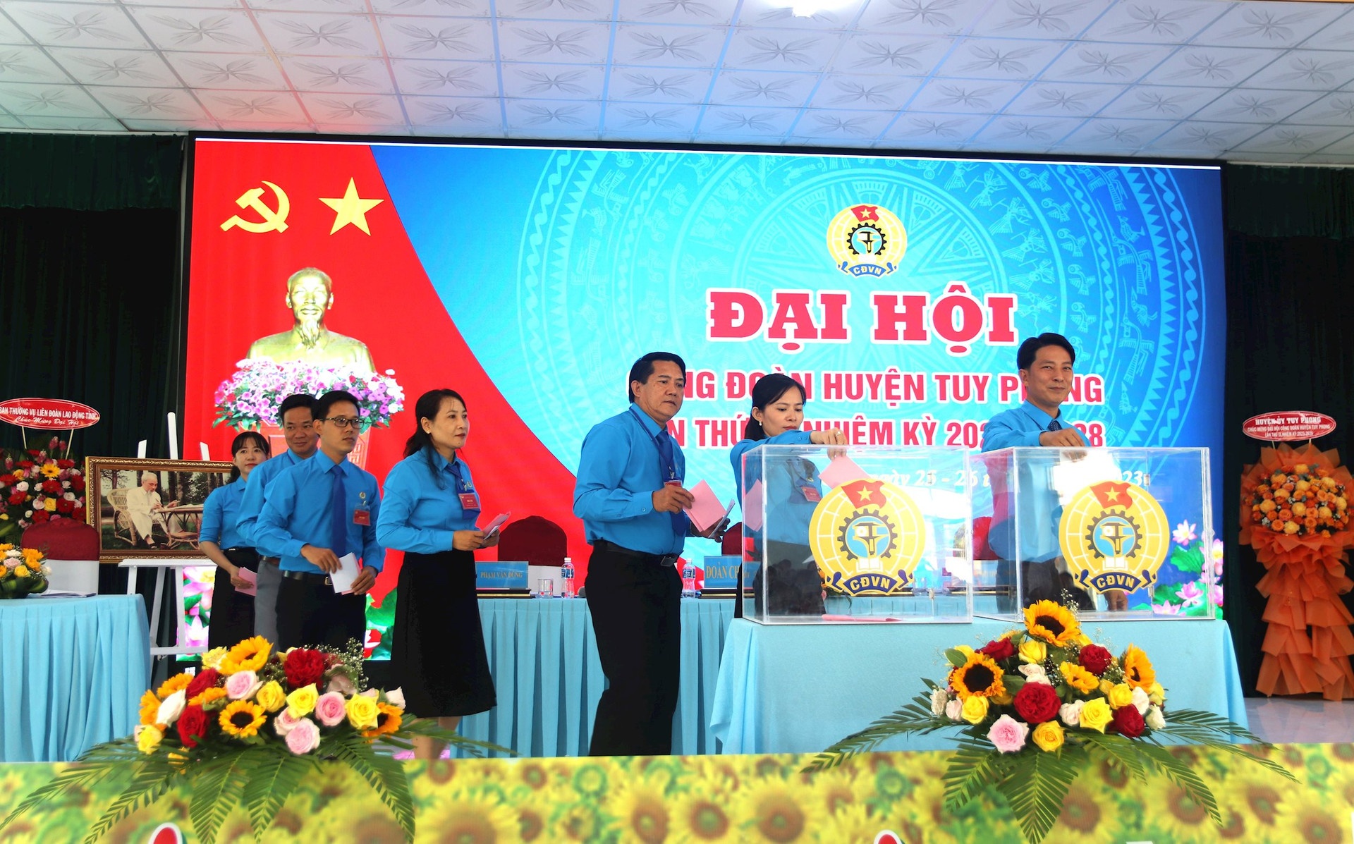 Đại hội điểm Công đoàn huyện Tuy Phong: Đổi mới để chăm lo tốt NLĐ Đại hội điểm Công đoàn huyện Tuy Phong: Đổi mới để chăm lo tốt NLĐ