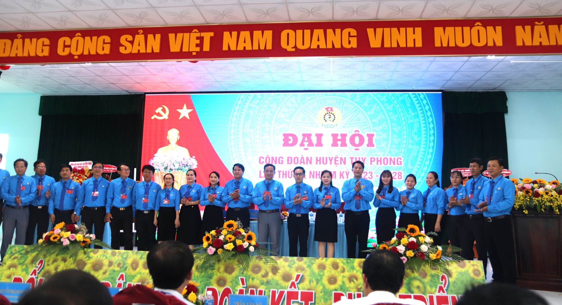 Đại hội điểm Công đoàn huyện Tuy Phong: Đổi mới để chăm lo tốt NLĐ Đại hội điểm Công đoàn huyện Tuy Phong: Đổi mới để chăm lo tốt NLĐ