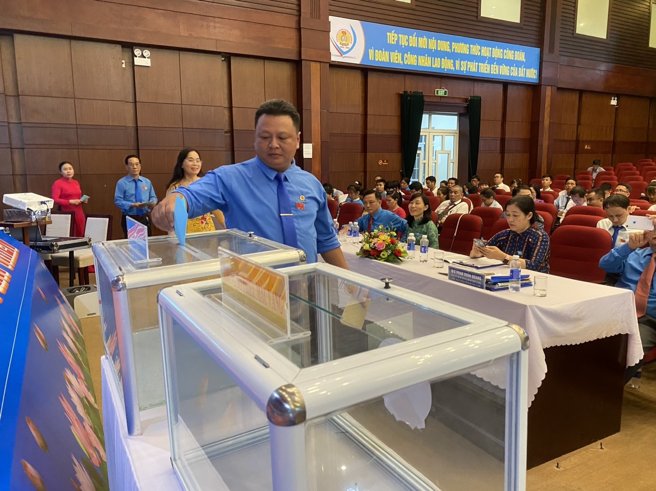 Ông Nguyễn Kỳ Vĩnh được bầu giữ chức Chủ tịch Công đoàn các KKT và KCN tỉnh Quảng Nam