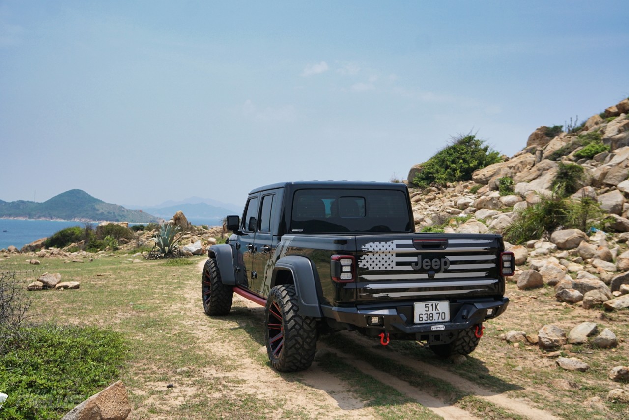 Jeep Gladiator 2023: Mẫu bán tải không dành cho số đông Jeep Gladiator 2023: Mẫu bán tải không dành cho số đông