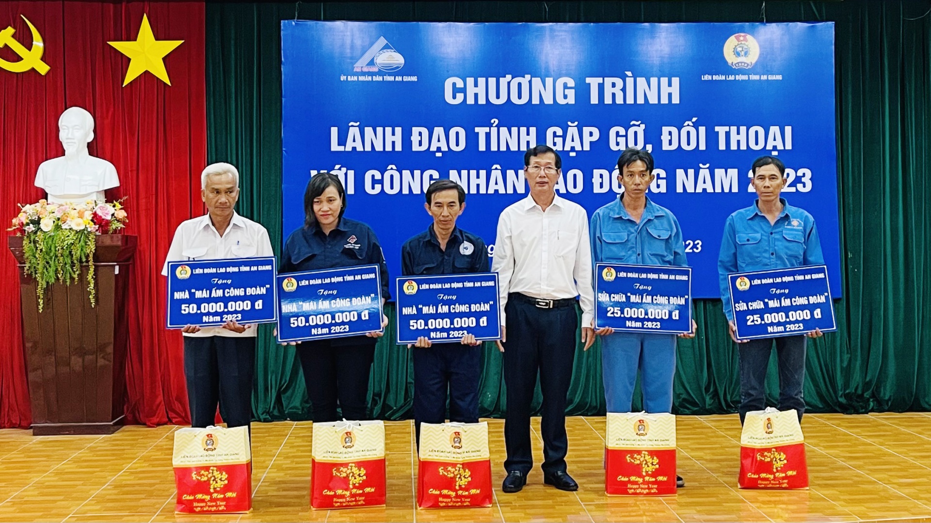 An Giang: Kiến nghị của công nhân được giải đáp thỏa đáng An Giang: Kiến nghị của công nhân được giải đáp thỏa đáng