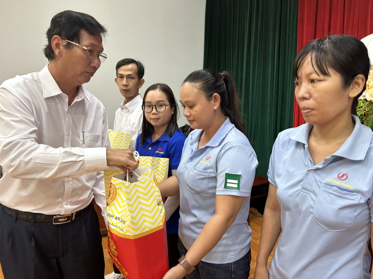 An Giang: Kiến nghị của công nhân được giải đáp thỏa đáng An Giang: Kiến nghị của công nhân được giải đáp thỏa đáng