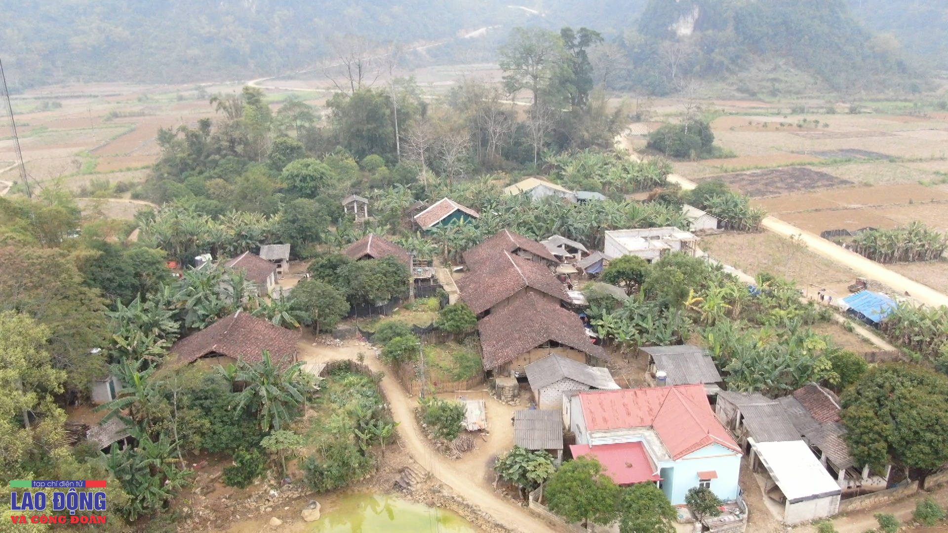 Bài 1 - Người đàn ông gần 30 năm bị xích cổ Bài 1 - Người đàn ông gần 30 năm bị xích cổ