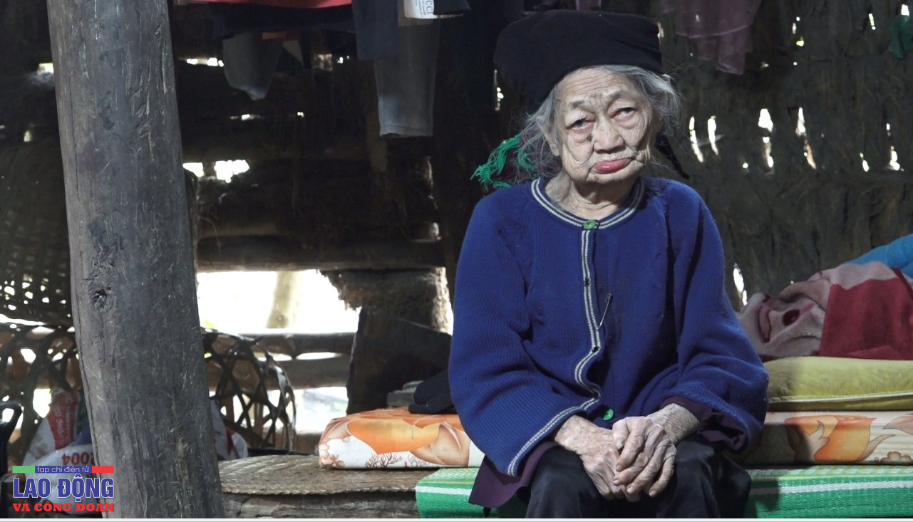 “Người điên”, món nợ ân tình dành cho người tỉnh - Bài 1: Người đàn ông gần 30 năm bị xích cổ “Người điên”, món nợ ân tình dành cho người tỉnh - Bài 1: Người đàn ông gần 30 năm bị xích cổ