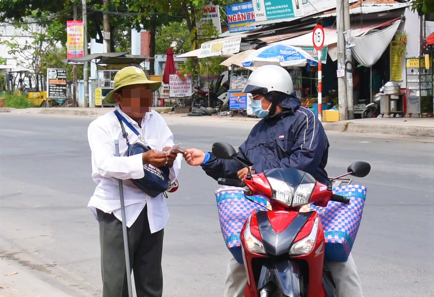 Chuyện về những phận đời đi “bán giấc mơ”