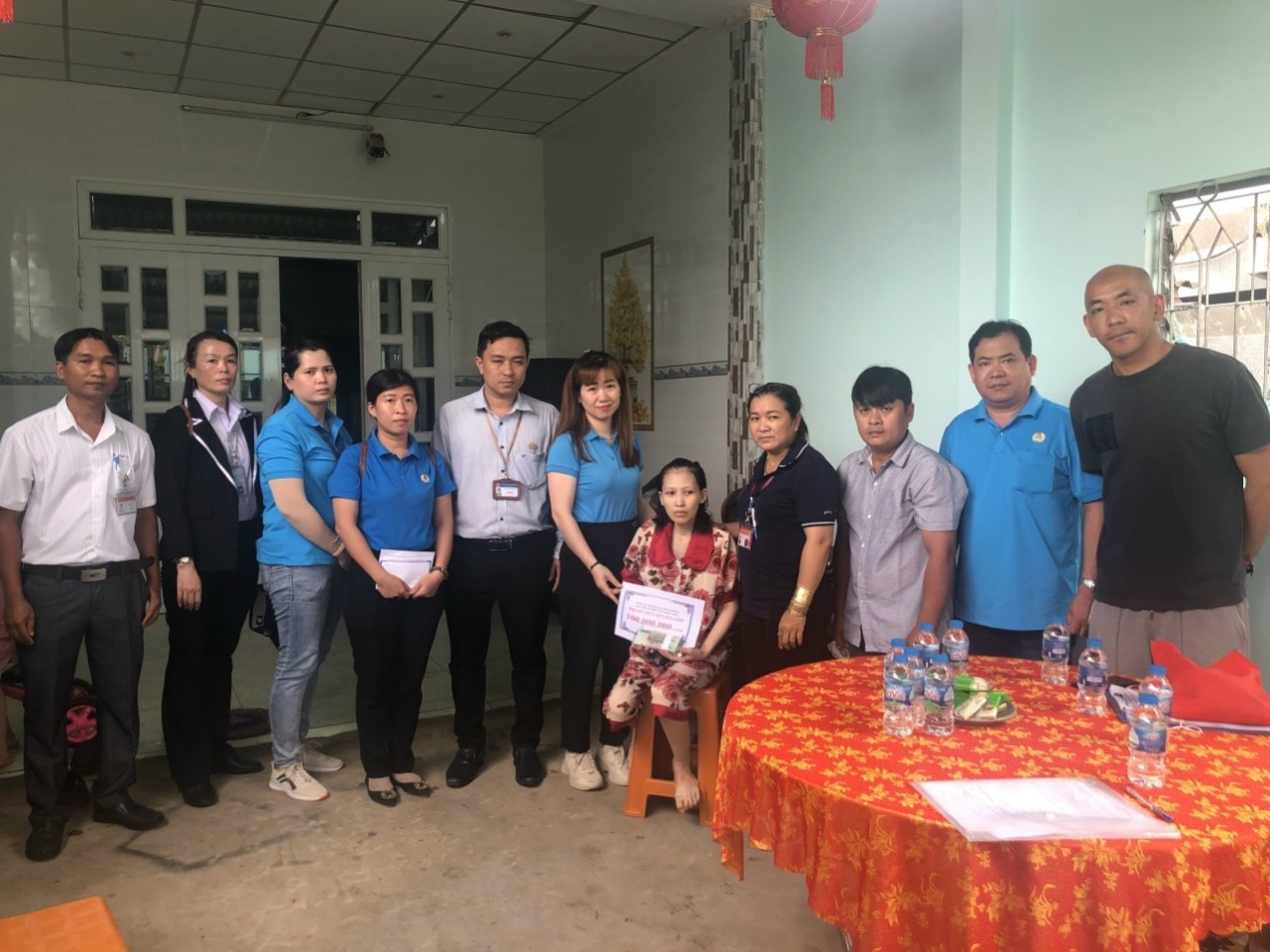 Long An: Tặng quà, hỗ trợ đoàn viên, NLĐ mắc bệnh hiểm nghèo, bị TNLĐ