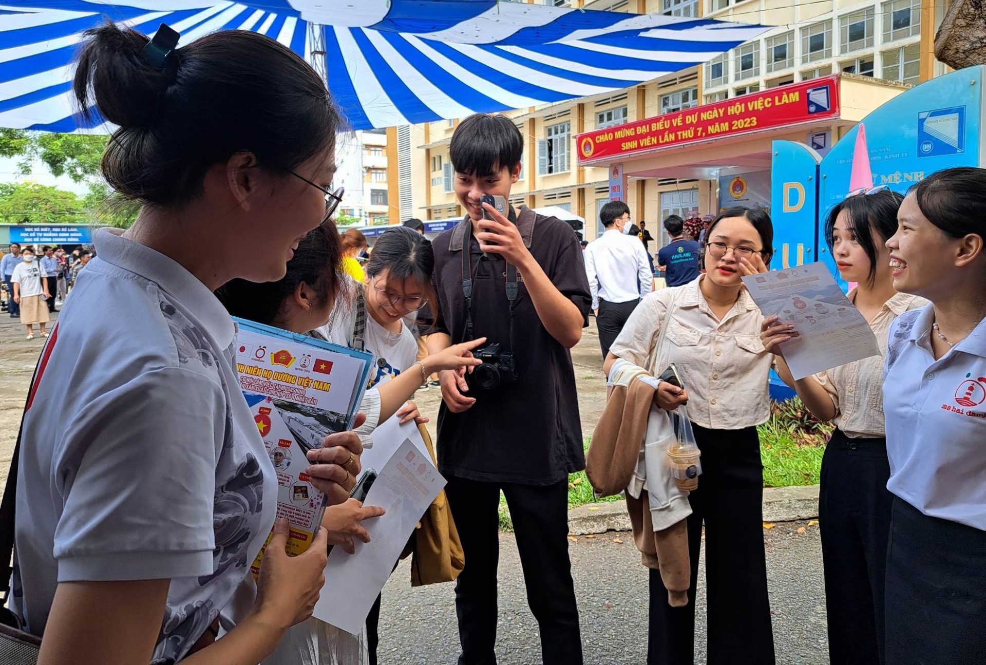 Đà Nẵng: Hơn 3.200 cơ hội việc làm dành cho sinh viên, người lao động Đà Nẵng: Hơn 3.200 cơ hội việc làm dành cho sinh viên, người lao động