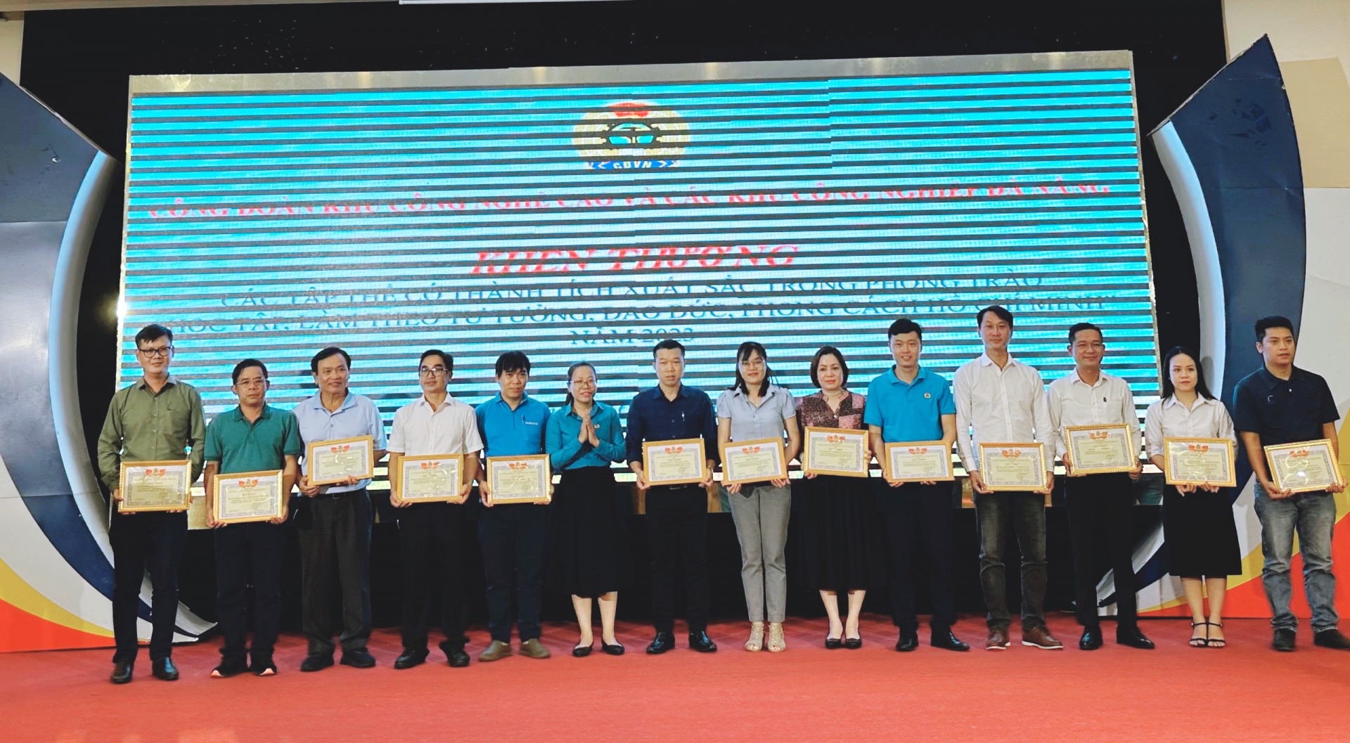 Giấy khen cho 17 tập thể và 34 cá nhân tiêu biểu trong phong trào “Học tập và làm theo tư tưởng, đạo đức, phong cách Hồ Chí Minh” theo Chỉ thị 05-CT/TW. Ảnh: PHAN NGUYÊN Giấy khen cho 17 tập thể và 34 cá nhân tiêu biểu trong phong trào “Học tập và làm theo tư tưởng, đạo đức, phong cách Hồ Chí Minh” theo Chỉ thị 05-CT/TW. Ảnh: PHAN NGUYÊN