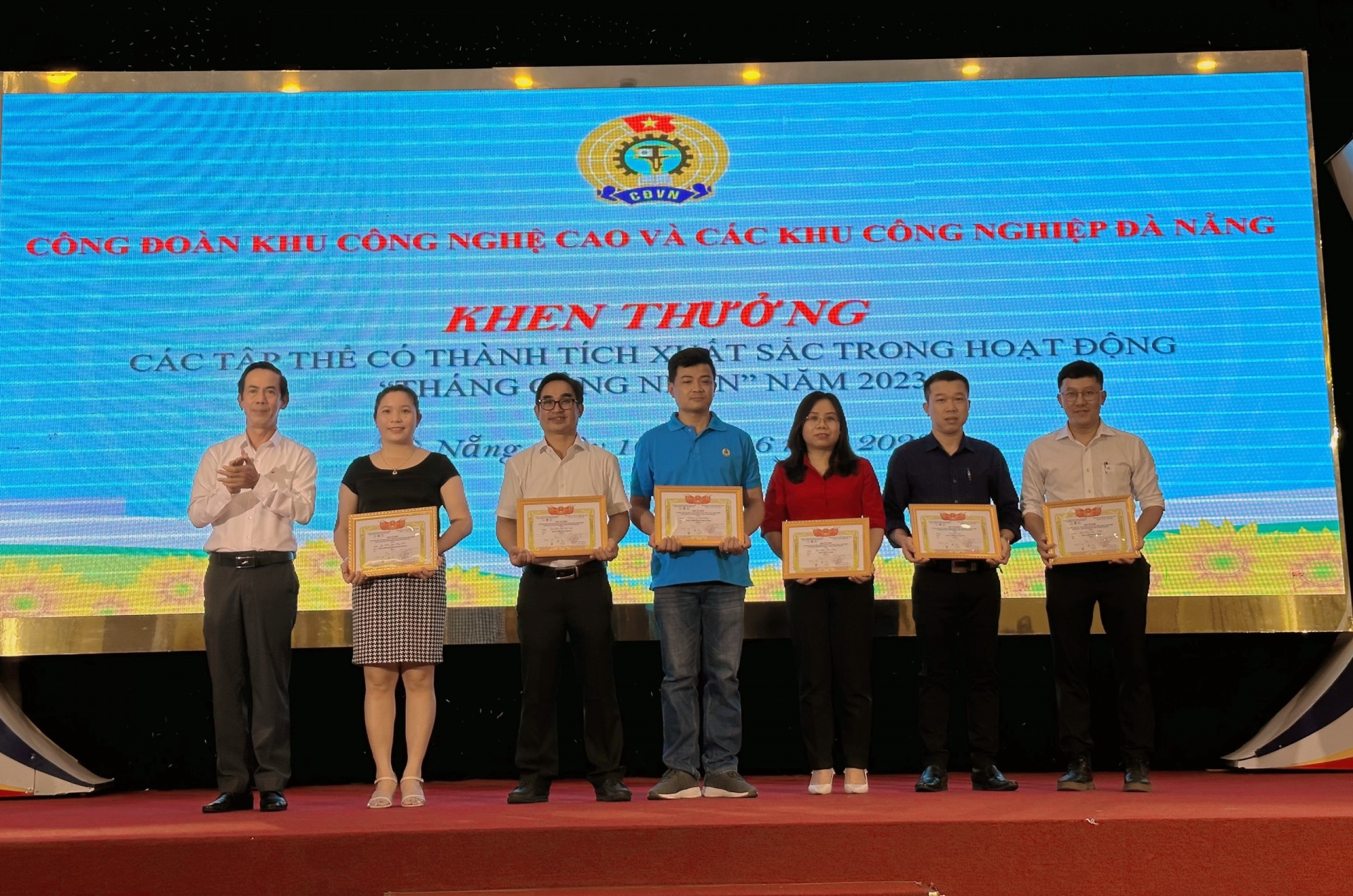 Các tập thể được khen thưởng trong Tháng Công nhân năm 2023. Ảnh: PHAN NGUYÊN Các tập thể được khen thưởng trong Tháng Công nhân năm 2023. Ảnh: PHAN NGUYÊN