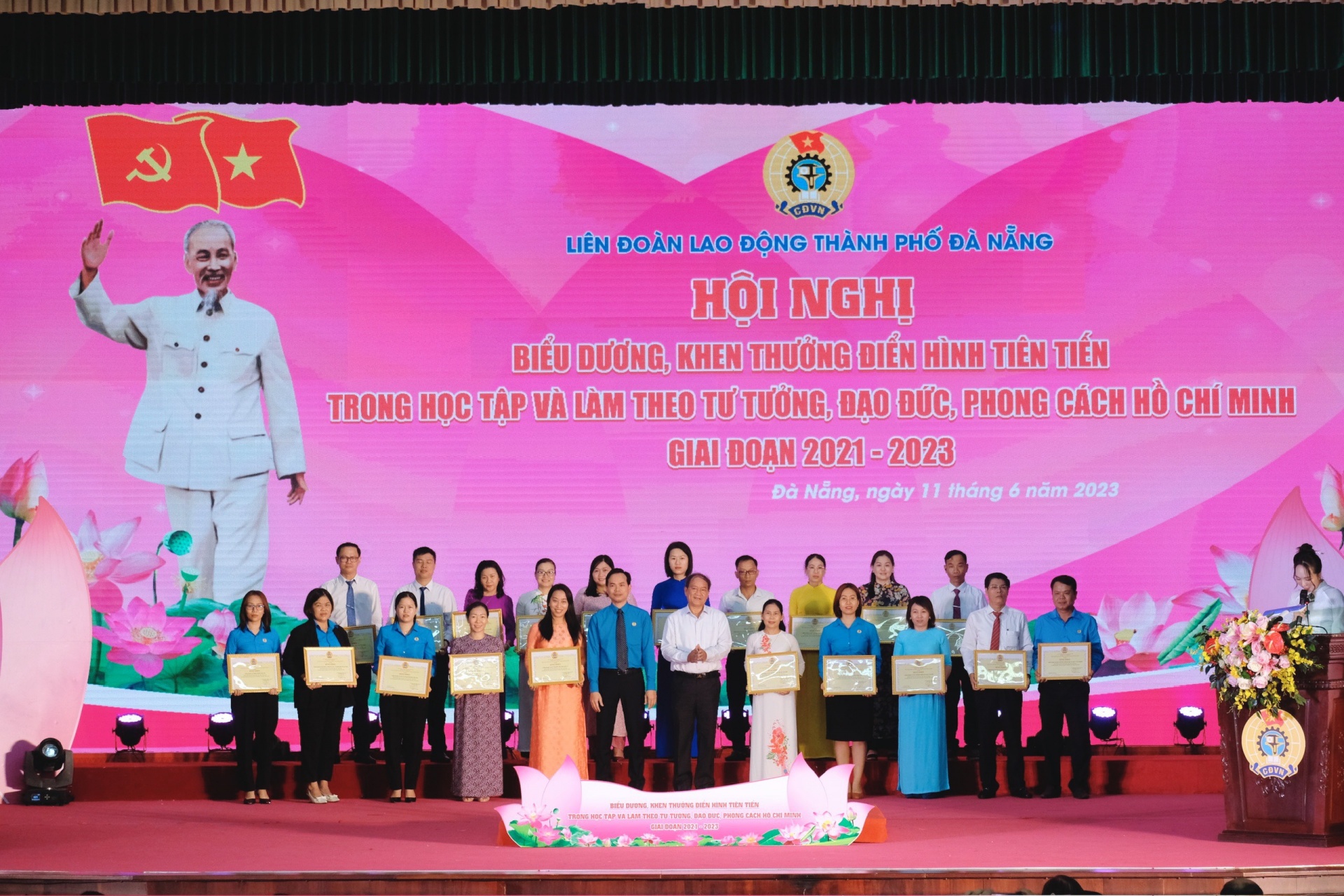 Đà Nẵng biểu dương 121 điển hình tiên tiến trong học tập và làm theo lời Bác Đà Nẵng biểu dương 121 điển hình tiên tiến trong học tập và làm theo lời Bác