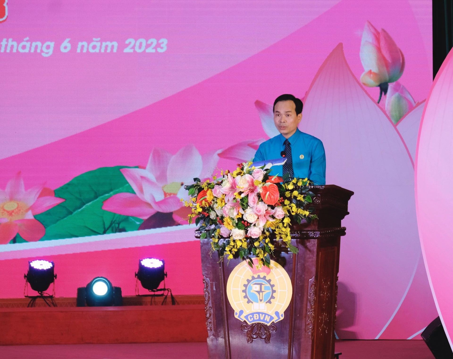 Đồng chí Nguyễn Duy Minh, Ủy viên BCH Tổng Liên đoàn Lao động Việt Nam, Thành ủy viên, Chủ tịch LĐLĐ TP. Đà Nẵng phát biểu khai mạc hội nghị. Ảnh: PHAN NGUYÊN Đồng chí Nguyễn Duy Minh, Ủy viên BCH Tổng Liên đoàn Lao động Việt Nam, Thành ủy viên, Chủ tịch LĐLĐ TP. Đà Nẵng phát biểu khai mạc hội nghị. Ảnh: PHAN NGUYÊN