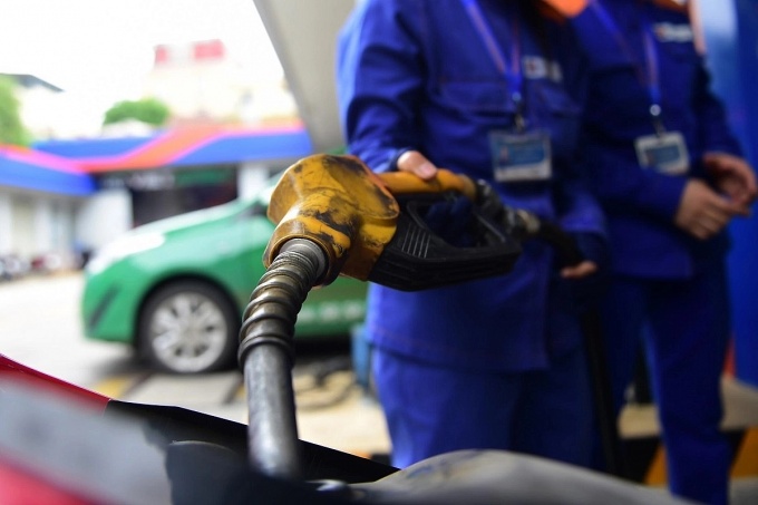Giá xăng giữ nguyên, dầu tăng nhẹ