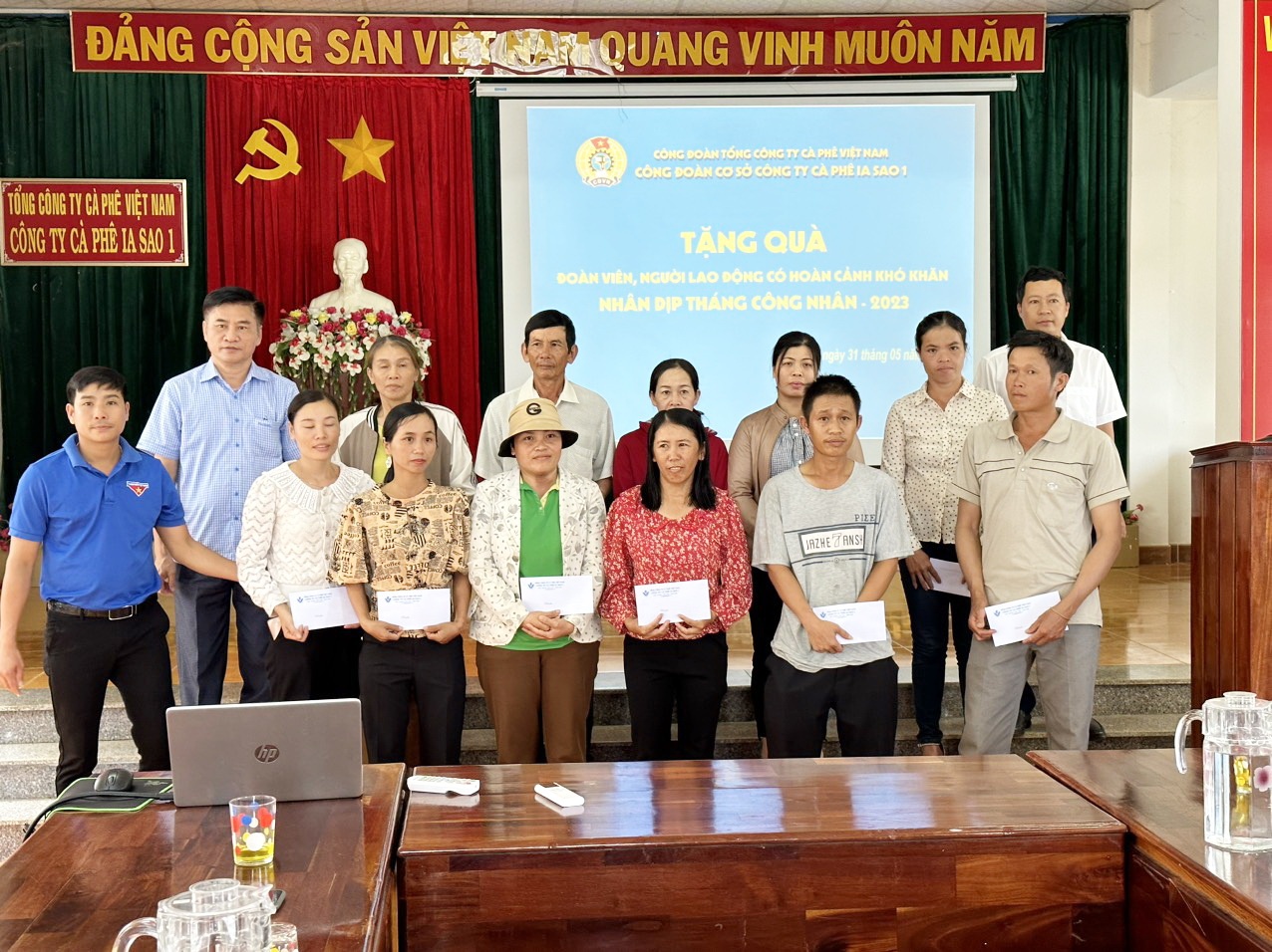 undefined Chăm lo thiết thực cho công nhân làm cà phê trong “Tháng Công nhân”