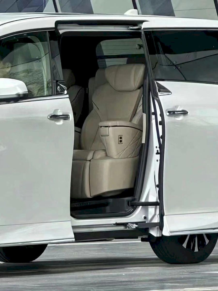 'Chuyên cơ mặt đất' Toyota Alphard 2024 lộ diện trước ngày ra mắt 'Chuyên cơ mặt đất' Toyota Alphard 2024 lộ diện trước ngày ra mắt