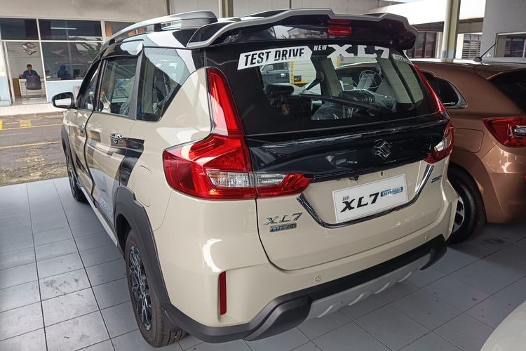 Suzuki XL7 hybrid xuất hiện tại đại lý Indonesia, chuẩn bị ra mắt Suzuki XL7 hybrid xuất hiện tại đại lý Indonesia, chuẩn bị ra mắt