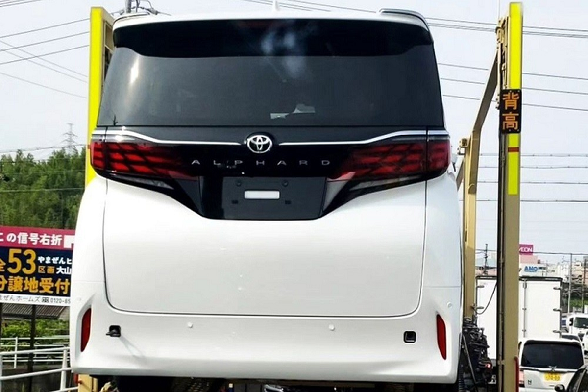 'Chuyên cơ mặt đất' Toyota Alphard 2024 lộ diện trước ngày ra mắt 'Chuyên cơ mặt đất' Toyota Alphard 2024 lộ diện trước ngày ra mắt