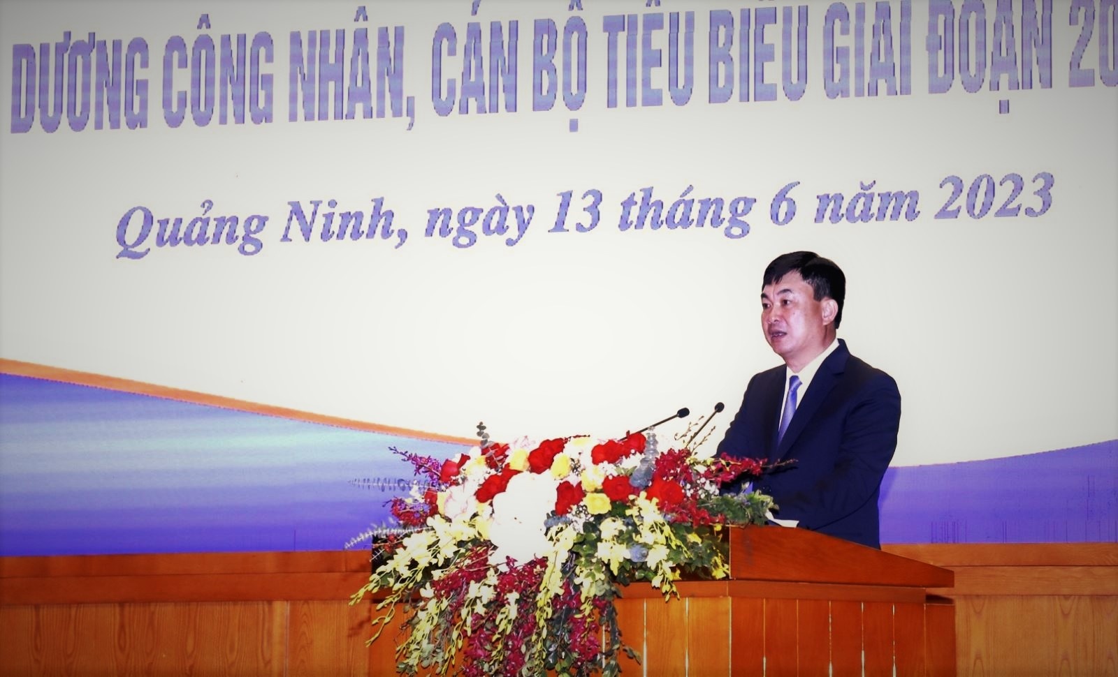 Đồng chí Ngô Hoàng Ngân - Bí thư Đảng ủy, Chủ tịch HĐTV Tập đoàn phát biểu chỉ đạo. Ảnh Duy Minh.