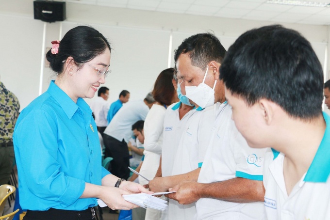 Bình Dương: Ấm lòng lúc mất việc được Công đoàn quan tâm Bình Dương: Ấm lòng lúc mất việc được Công đoàn quan tâm