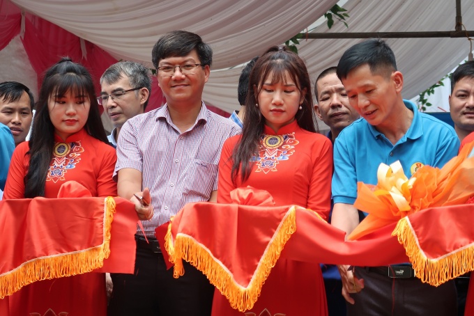 Bàn giao nhà tình thương cho gia đình công nhân đường sắt