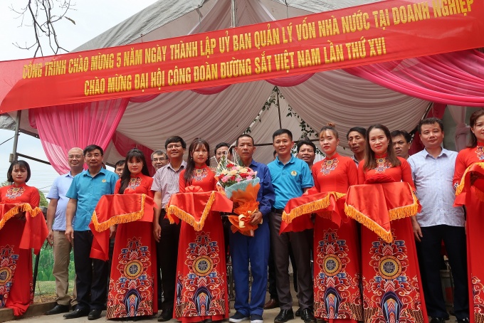 Bàn giao nhà tình thương cho gia đình công nhân đường sắt