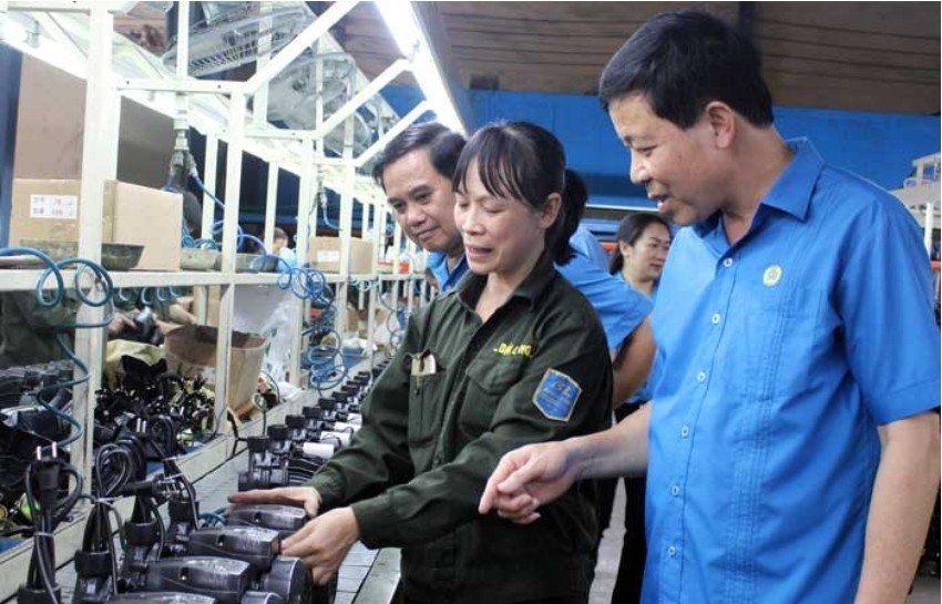 Bài 15: Vai trò của công đoàn trong đảm bảo việc làm, thu nhập cho lao động nữ Bài 15: Vai trò của công đoàn trong đảm bảo việc làm, thu nhập cho lao động nữ