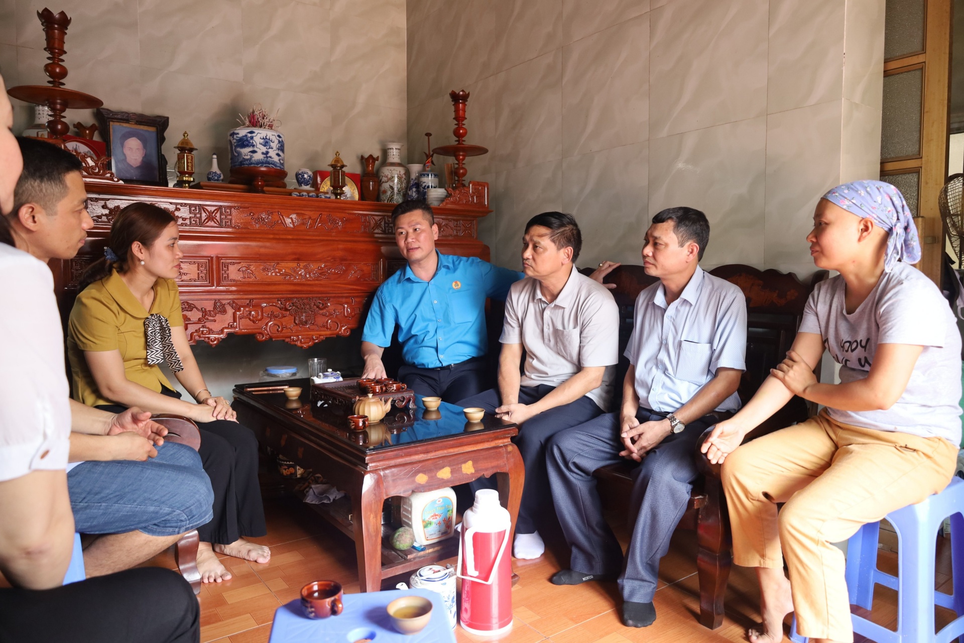 Hưng Yên: Động viên, trao quà cho đoàn viên, người lao động bị mắc bệnh hiểm nghèo