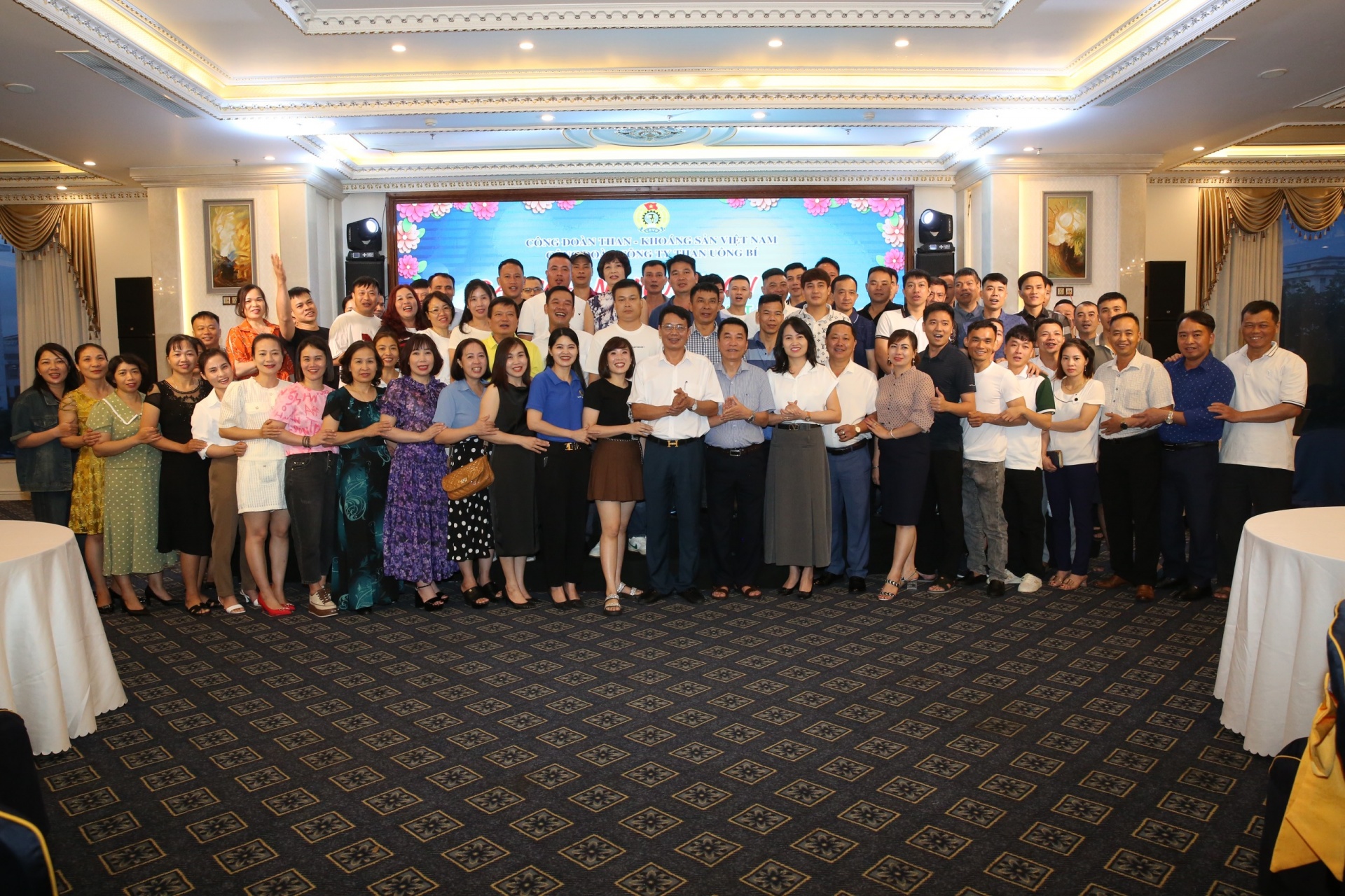 Công đoàn Công ty Than Uông Bí: Ấm áp buổi gặp mặt nam, nữ đơn thân Công đoàn Công ty Than Uông Bí: Ấm áp buổi gặp mặt nam, nữ đơn thân