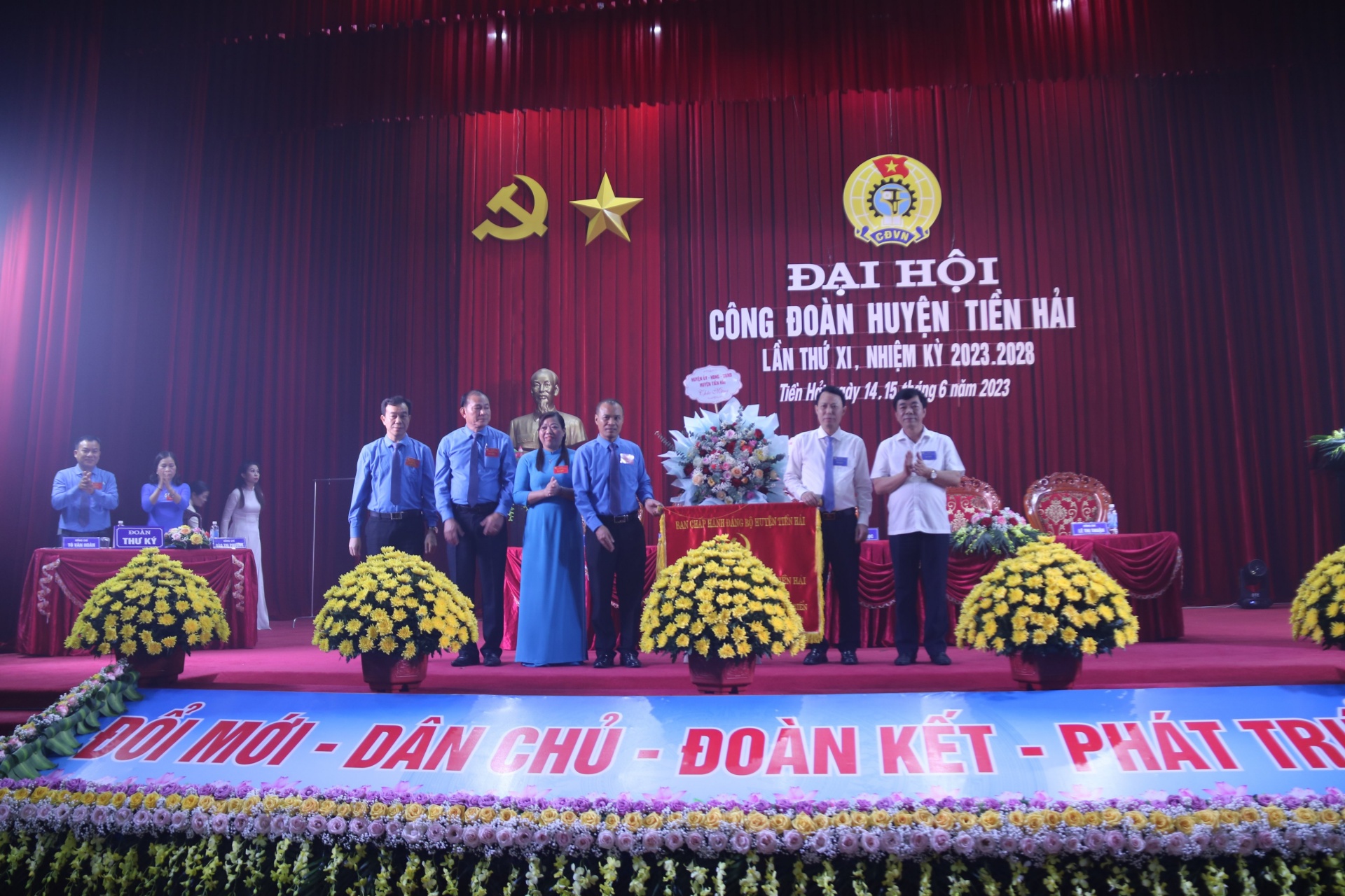 Công đoàn huyện Tiền Hải thực hiện tốt công tác phát triển đoàn viên và thành lập CĐCS Công đoàn huyện Tiền Hải thực hiện tốt công tác phát triển đoàn viên và thành lập CĐCS