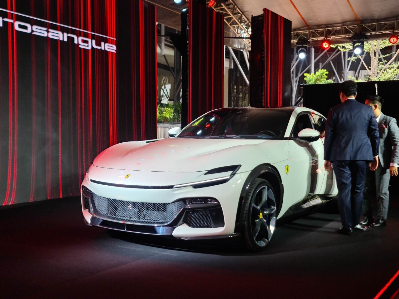 Siêu SUV Ferrari Purosangue chào sân Việt Nam với giá bán 40 tỷ đồng Siêu SUV Ferrari Purosangue chào sân Việt Nam với giá bán 40 tỷ đồng