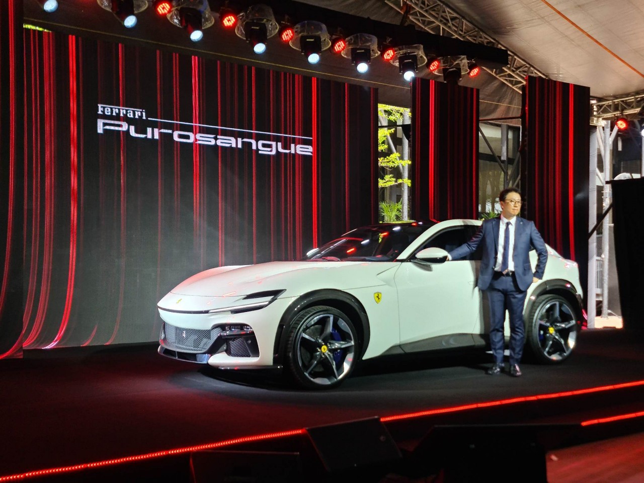 Siêu SUV Ferrari Purosangue chào sân Việt Nam với giá bán 40 tỷ đồng Siêu SUV Ferrari Purosangue chào sân Việt Nam với giá bán 40 tỷ đồng