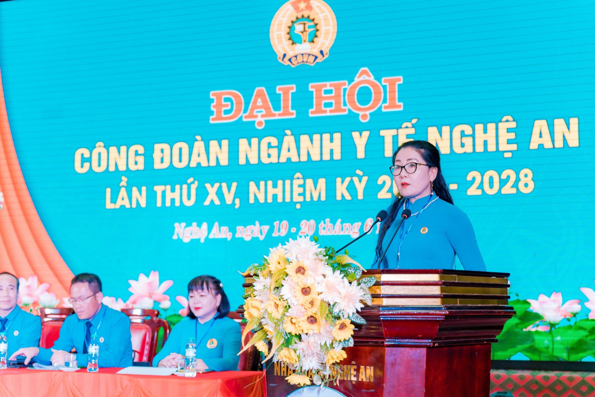 Triển khai tốt các phong trào thi đua, lan toả tinh thần vượt khó, sẻ chia trong CNVCLĐ Triển khai tốt các phong trào thi đua, lan toả tinh thần vượt khó, sẻ chia trong CNVCLĐ