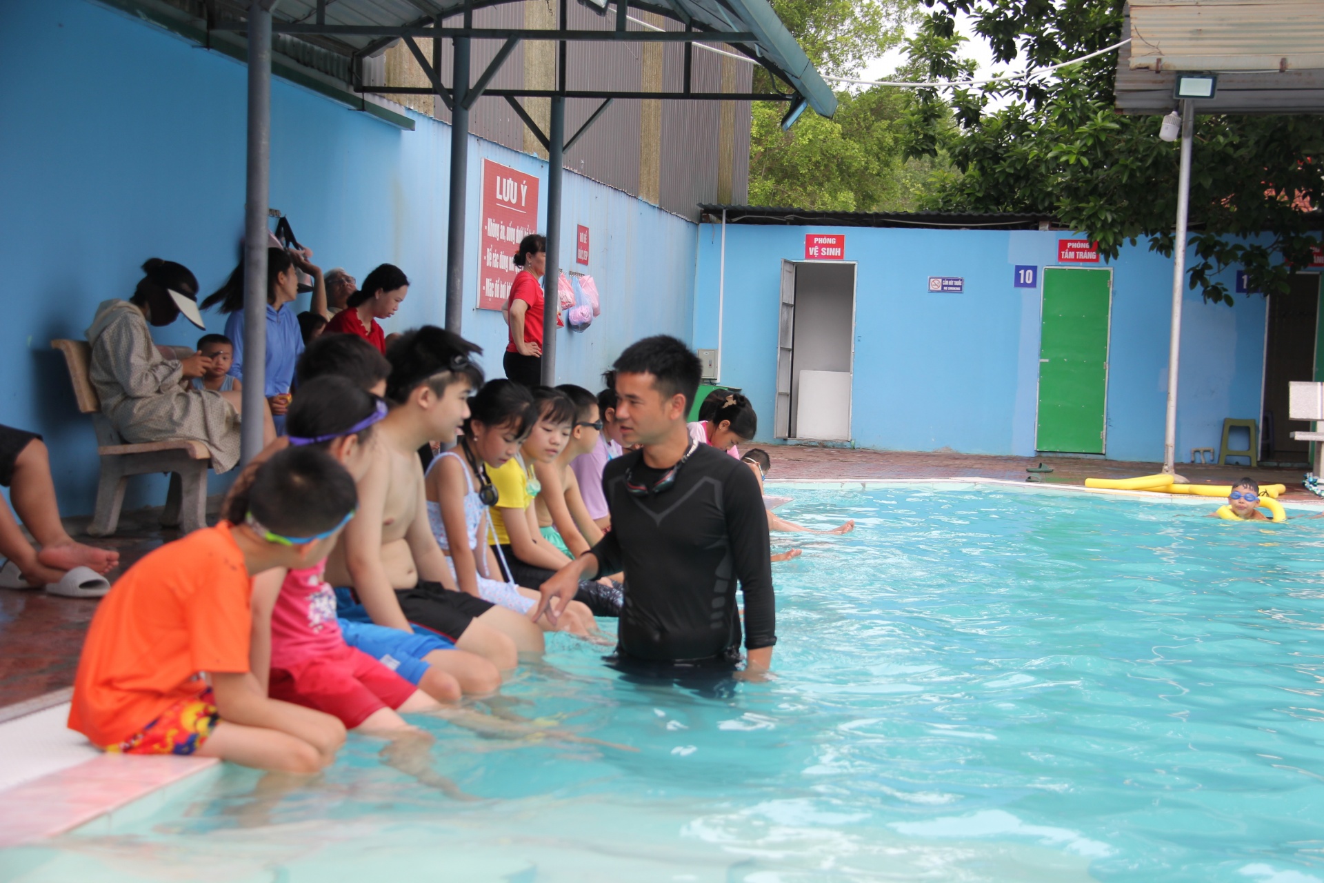 Công đoàn Viên chức tỉnh Lạng Sơn tổ chức các lớp bơi cho thiếu nhi là con ĐV công đoàn Công đoàn Viên chức tỉnh Lạng Sơn tổ chức các lớp bơi cho thiếu nhi là con ĐV công đoàn