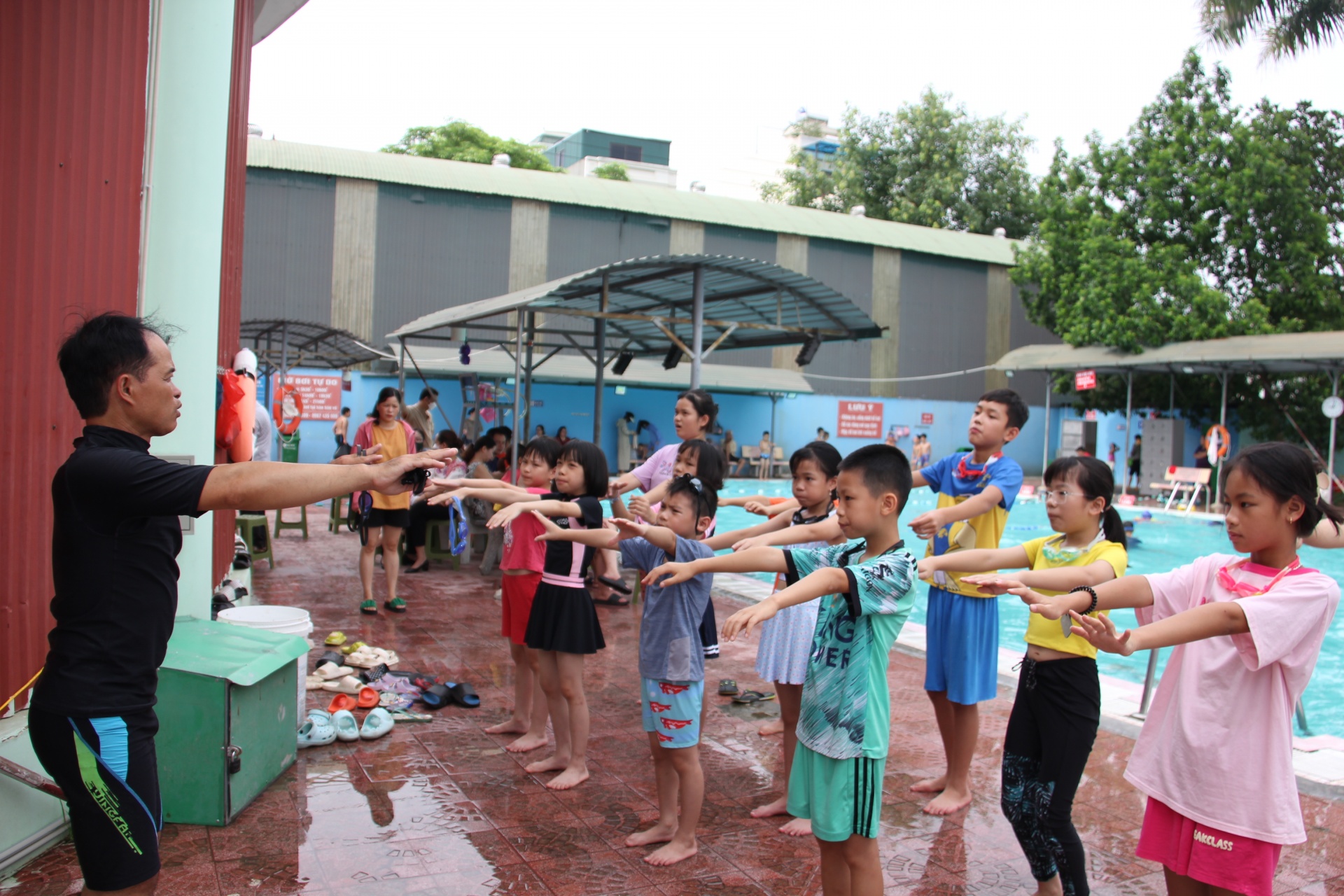 Công đoàn Viên chức tỉnh Lạng Sơn tổ chức các lớp bơi cho thiếu nhi là con ĐV công đoàn Công đoàn Viên chức tỉnh Lạng Sơn tổ chức các lớp bơi cho thiếu nhi là con ĐV công đoàn