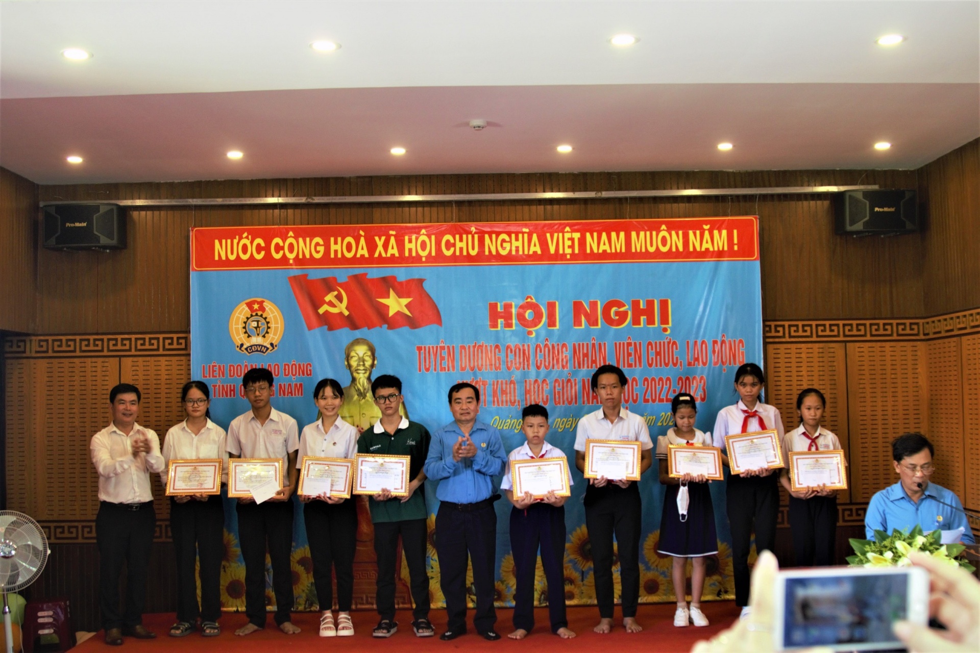 Quảng Nam khen thưởng 120 con đoàn viên, CNVCLĐ vượt khó học giỏi Quảng Nam khen thưởng 120 con đoàn viên, CNVCLĐ vượt khó học giỏi